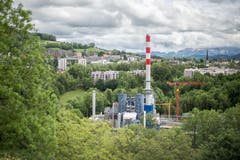 Das Kehrichtheizkraftwerk während der Modernisierungsphase. Die Anlage steht im Sittertobel in einer geschützten Naturlandschaft. Aber nicht nur deswegen muss die Einrichtung scharfe Auflagen für Umwelt- und Naturschutz einhalten. (Bild: Benjamin Manser - 30. Mai 2016)