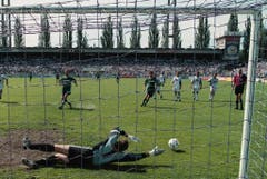 Dieser Fehlschuss steht am Ursprung der St.Galler Niederlage: Edwin Vurens vergibt den Penalty, der das 3:0 für die Ostschweizer bedeutet hätte. (Keystone)