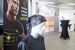 Erstes "waschbares“ Sensortextil-Shirt für die Echtzeit-Vitaldaten-Erkennung: Es misst Atmung, Puls, Temperatur, Position, Geschwindigkeit und Bewegung.