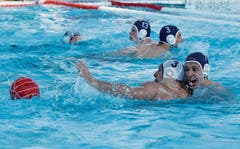 Harte Zweikämpfe sind im Wasserball an der Tagesordnung. Die richtig gemeinen, schmerzhaften Fouls passieren allerdings unter der Wasseroberfläche – dort, wo auch die Schiedsrichter kaum etwas sehen.