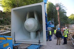 Die Vorderseite der Turbine. Hier wird dereinst das Wasser hineinfliessen. (Bilder: Reto Voneschen)