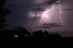 Stimmungsvolles Wetterleuchten über dem Bodenberg. (Bild: Adrian Mattli)
