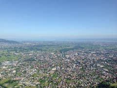 Aussicht zum Bodensee vom Karren (976 m ü. M.), dem Hausberg von Dornbirn.