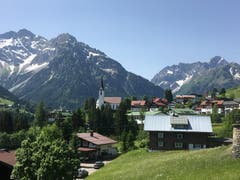 Hirschegg im Kleinwalsertal, das nur über das bayrische Oberstdorf erreichbar ist.