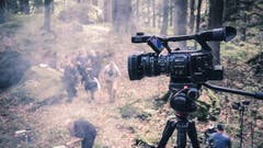Impressionen von den Dreharbeiten im Brünigwald für den Film-Trailer von «Tell - A Story», bei dem der Obwaldner Luke Gasser Regie führen soll. (Bild: Monika Baechler)
