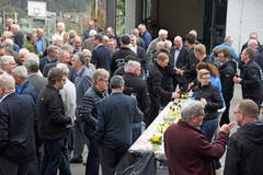 Ein Überblick: Rund 250 ehemalige Offiziere, Unteroffiziere und Soldaten sind zur 28. Tagung der Nidwaldner Militärvereinigung angetreten. (Bild: Robert Hess)