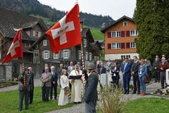 Totenehrung und Kranzniederlegung auf dem Friedhof Dallenwil. (Bild: Robert Hess)