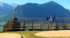 Schönes Wetter und tolle Stimmung am 45. Buäbe-Schwinget der Kantone NW + OW auf Mattgrat. (Bild: Sepp Bernasconi)