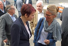 Zwei Frauen unter 250 Männern: Landratspräsidentin Michèle Blöchliger (links) und Justiz- und Sicherheitsdirektorin Karin Kayser. (Bild: Robert Hess)