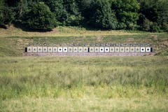 Zielscheiben und Kugelfang im Breitfeld. (Bild: Benjamin Manser)