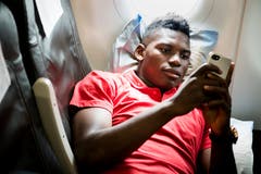 Breel Embolo hat es sich gemütlich gemacht. (Bild: Laurent Gilliéron / Keystone (Zürich, 11. Juni 2018))