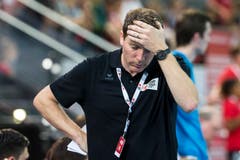 Der Schweizer Cheftrainer Michael Suter während des Spiels. (Bild: Keystone/Alexandra Wey)