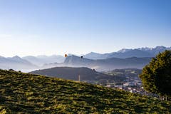 Drei Heissluftballone streben der Sonne entgegen. (Bild: Hardy Konzelmann)