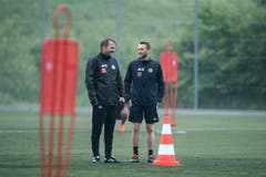 Michael Silberbauer (links) im Gespräch mit Christian Schneuwly. (Bild: Pius Amrein (Luzern, 13. Juni 2018))