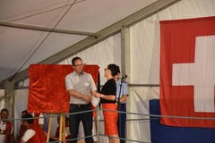 Imelda Stadler bedankt sich bei OK-Präsident und Ratsschreiber Andreas Breitenmoser.