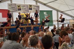 Geturnt wurde sowohl beim Apéro als auch später im Festzelt.