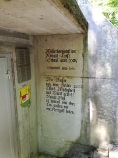 Im Wald befindet sich eine Station der Wasserkorporation Ronwil und Höfe. (Bild: Marlen Hämmerli)
