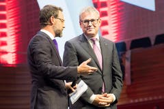 Moderator Nik Hartmann (links) im Gespräch mit SVC Präsident Urban Camenzind. (Bild: Eveline Beerkircher)