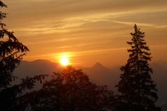 Früh am Morgen beim Aufstieg zum Stanserhorn, aufgenommen auf der Bluematt. (Bild: Hans Steiner)