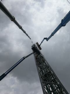 Im Conny-Land in Lipperswil wird die neue Attraktion, der Space Shot Tower, installiert. (Bild: Viviane Vogel)