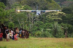 Landeanflug auf eine kurze Piste in Peru.