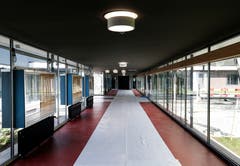 Das Farbkonzept wurde auch auf den Verbindungstrakt übertragen. (Bild: Stefan Kaiser (Menzingen, 14 Juni 2018))