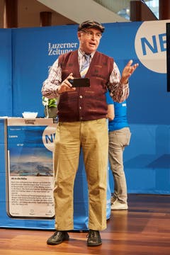 Der Kabarettist Veri erklärt die neue Website und App der Luzerner Zeitung. (Bild: Jakob Ineichen, Stans, 16.06.2018)