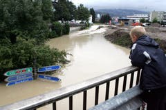 IN DER NACHT AUF DEN 22. AUGUST 2005 FIEL SO VIEL REGEN, DASS DER SEETALPLATZ UND DAS GEBIET MEIERHOEFLI IN EMMEN UNTER WASSER STAND. Archivbild Luzerner Zeitung