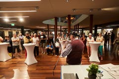 Der Kabarettist Veri erklärt die neue Website und App der Luzerner Zeitung. (Bild: Jakob Ineichen, Stans, 16.06.2018)