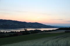 Hallwilersee nach Sonnenuntergang, oberhalb Aesch gesehen. (Bild: Josef Habermacher)