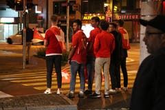 Schweizer Fans am Schibenertor auf dem Weg nach Hause. (Bild: Reto Voneschen)