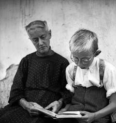 Elisabeth von Zuben-Barmettler und Joseph von Zuben, Unterbächli, Buochs NW, 1940er Jahre. (Bild: Leonard von Matt / © © Madeleine Kaiser-von Matt und Limmat Verlag))