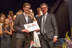 Niklaus Reinhard (rechts), Präsident der Schindler Kulturstiftung mit Nicholas von Holzen. (Bild: André A. Niederberger, 16. Juni 2018)