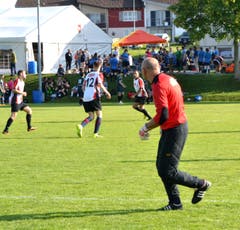 Dieser Goalie ist stets auf der Hut. (Bild: Peter Jenni)