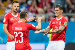 Jubel bei Haris Seferovic, Xherdan Shaqiri und Steven Zuber (von links) nach dem Tor. (Bild: Lauren Gilliéron / Keystone)