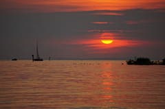 Sonnenuntergang am Bodensee beim Rheindelta. (Bild: Toni Sieber)
