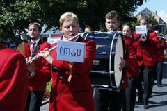 Marschmusik im Dorf mit der Feldmusik Unterägeri. Bild: Werner Schelbert (Zuger Zeitung)