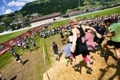 Etliche Läufer kämpfen sich über den Parcours. (Bild: PD)