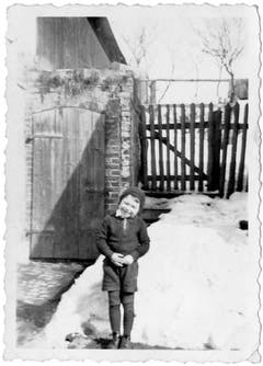 Manfred Welzel als Kind von ca. 5 Jahren. Kurze Zeit später wird er mit seinen Eltern und der kleinen Schwester Schlesien für mehr als 70 Jahren den Rücken kehren.