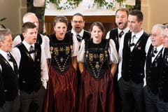 Der Chor wurde 1078 gegründet und wird seit 2010 von Dirigentin Vreni Renggli geleitet. (Bild: Eveline Beerkircher)