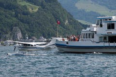 Wasserflieger und ihre Fans treffen sich in Hergiswil. (Bild: Eveline Beerkircher, 2. Juni 2018)