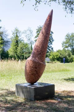 ... mit seiner Kalkstein-Skulptur "Dorn".
