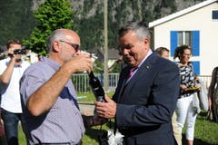 Die Gäste geizten nicht mit Geschenken ... (Bild: Urs Hanhart (Göschenen, 20. Juni 2018))