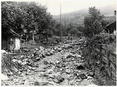 Was nach dem Wasser zurückblieb: die Zubengasse mit Blick Richtung Berg. (Bild: Staatsarchiv SG)