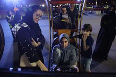 Ganze Familien besuchen die Infotage, um sich auf das Autofahren vorzubereiten. Bild: Sean Gallup/Getty (Jeddah, 21. Juni 2018)