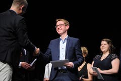 Die Begeisterung über das Erreichte stand den Maturanden ins Gesicht geschrieben. (Bild: Urs Hanhart (Altdorf, 22. Juni 2018))