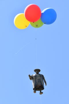 Flieg Vadian, flieg! Am St. Galler Kinderfest. (Bild: Urs Siegwart)