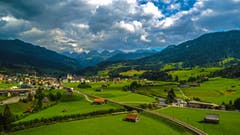 Dunkle Wolken über Nesslau. (Bild: Renato Maciariello)