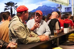 Worüber diskutieren sie wohl? (Bild: Jakob Ineichen, Luzern, 22. Juni 2018)