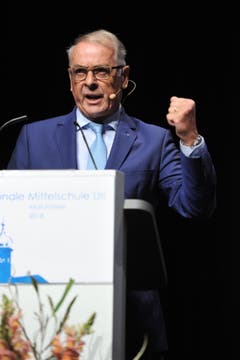 Besonderen Grund zur Freude bescherte der Ehrengast an der Maturafeier: alt Bundesrat Adolf Ogi hielt eine flammende Rede. (Bild: Urs Hanhart (Altdorf, 22. Juni 2018))